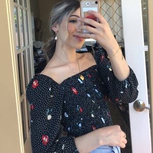 Adorable top with puffy sleeves